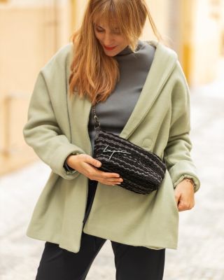 Kabát můžete doplnit třeba kabelkou od @lapena_cz ! Koukněte na poslední slide – máme ho i v růžové barvě. 🎀 #vlna #kabát...